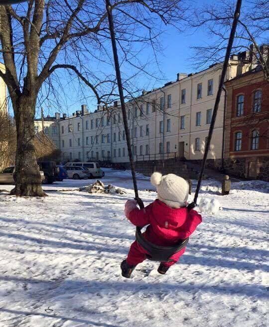 Suomenlinna also serves as a destination for family outings in winter.