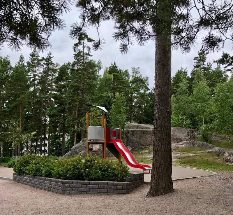 Climbing frame at Myllynsiipi suitable for older children.