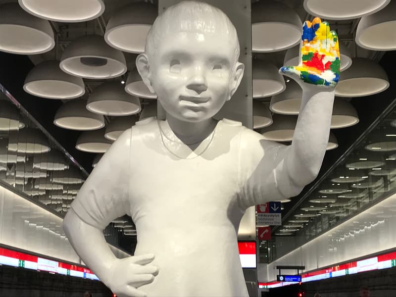 Art also greets passengers at Tapiola metro station.