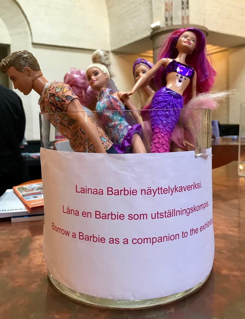 You can borrow an exhibition buddy at the museum's ticket desk.